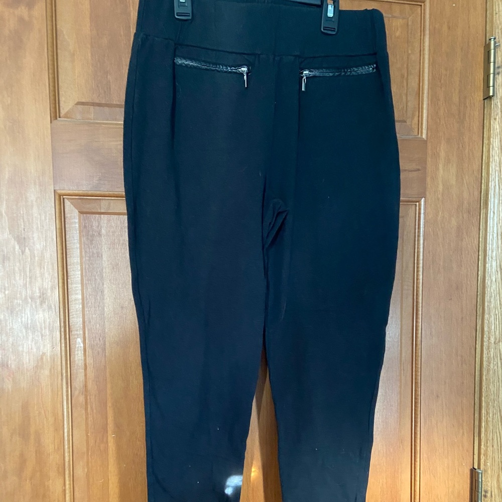 Size large black leggings. Faux pockets in front